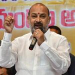 BRS Leaders complained Police Against Bandi sanjay For Alleging KCR printed Fake Notes