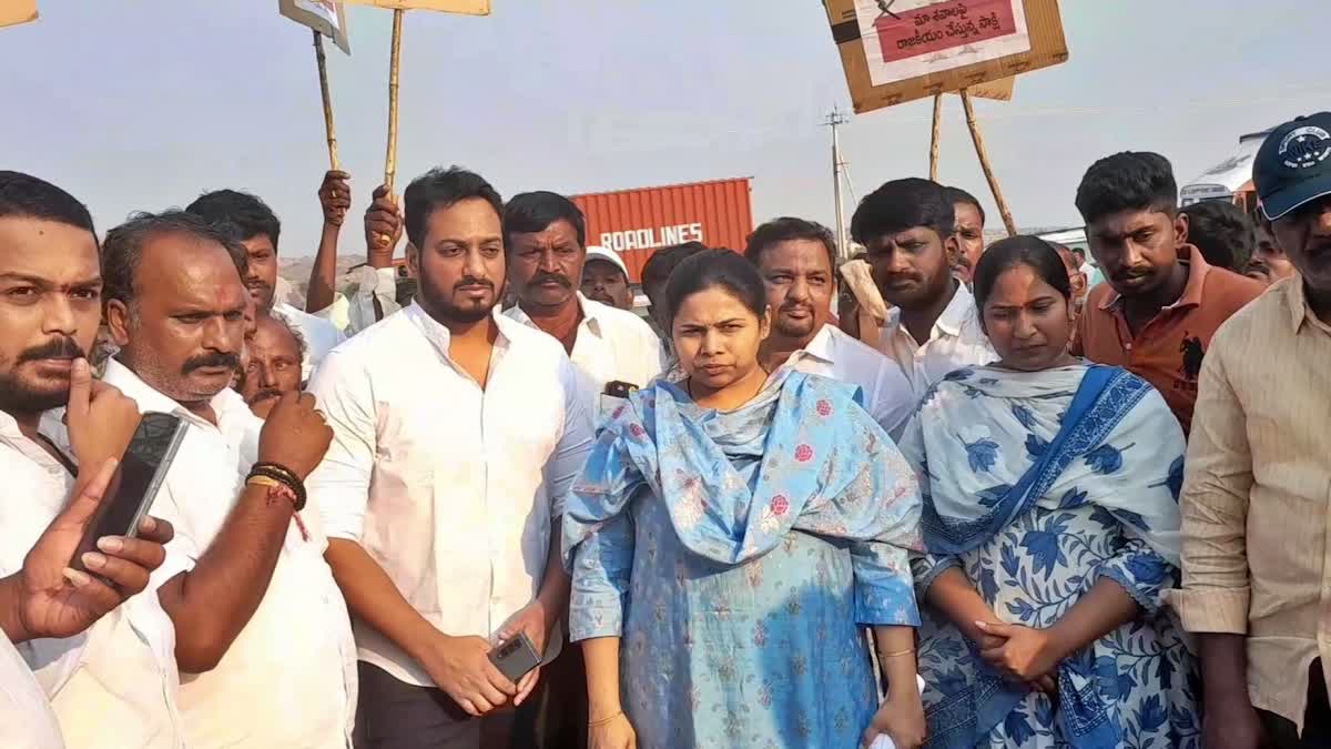 హవ్వ.. శాంతియుత ధర్నాను దాడి అంటున్నారే!