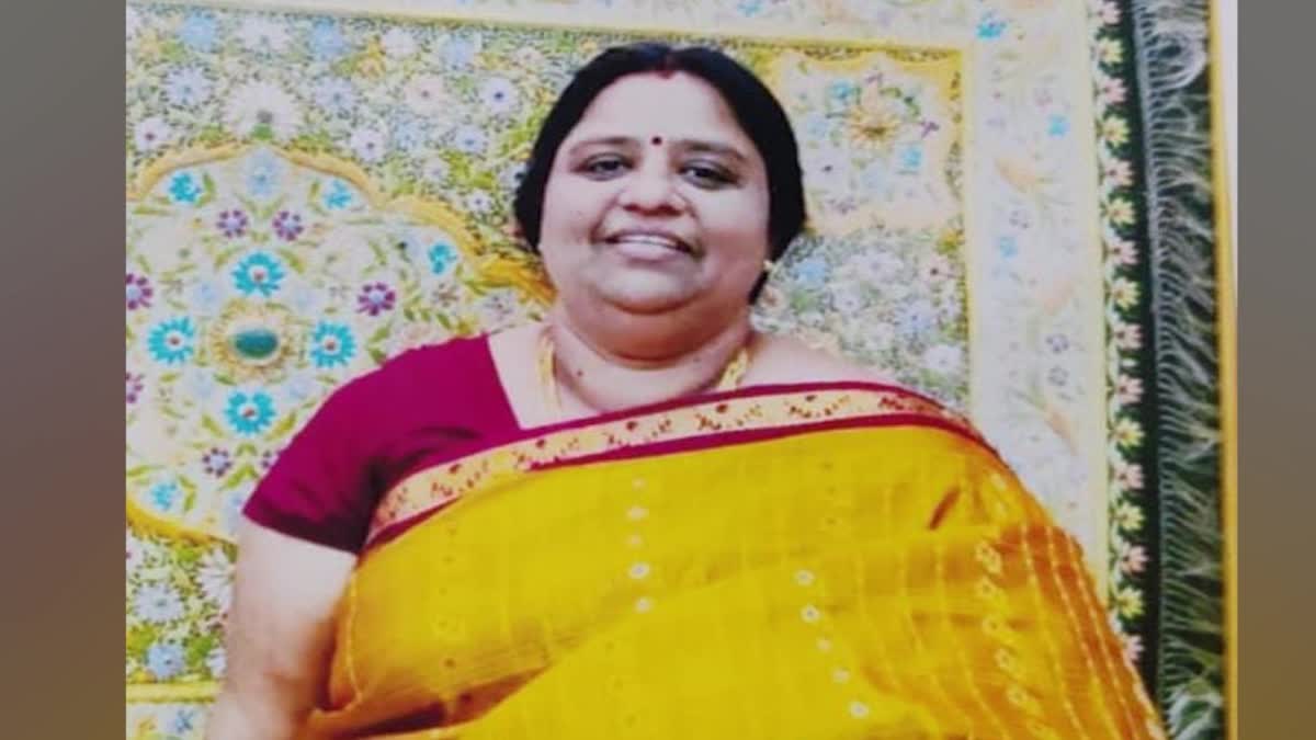 YSRCP women Leader, who cheated Unemployed caught In Visakha