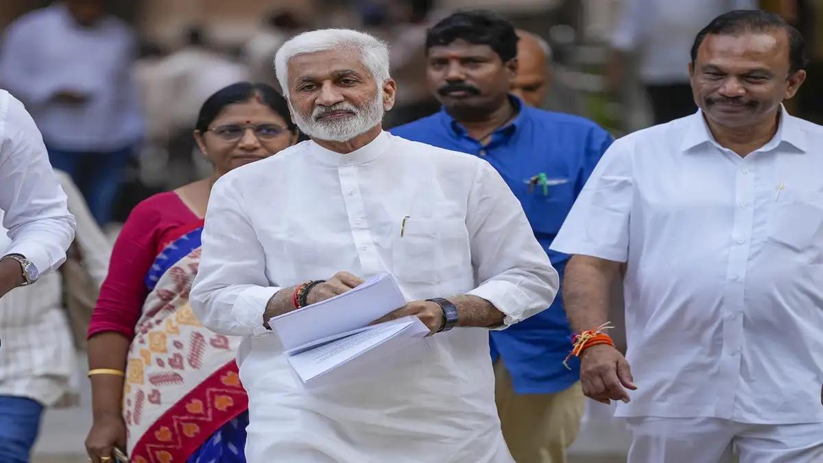 విజయసాయి కూడా బట్టలిప్పుతారట.. ఎవరివంటే..?