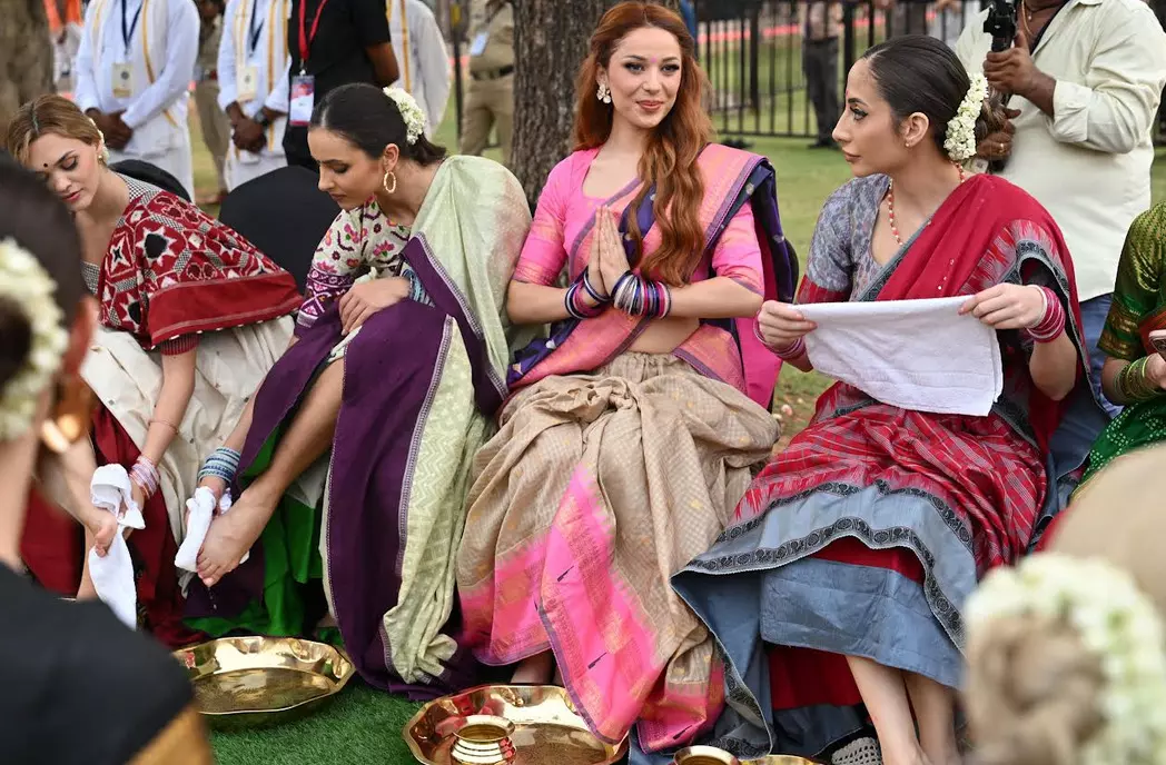 BRS, BJP women Leaders slams washing of Foreign women Feet By Telangana Girls At Ramappa