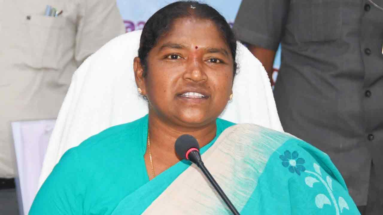 Cold War’ Between Minister Seethakka, Her IAS official
