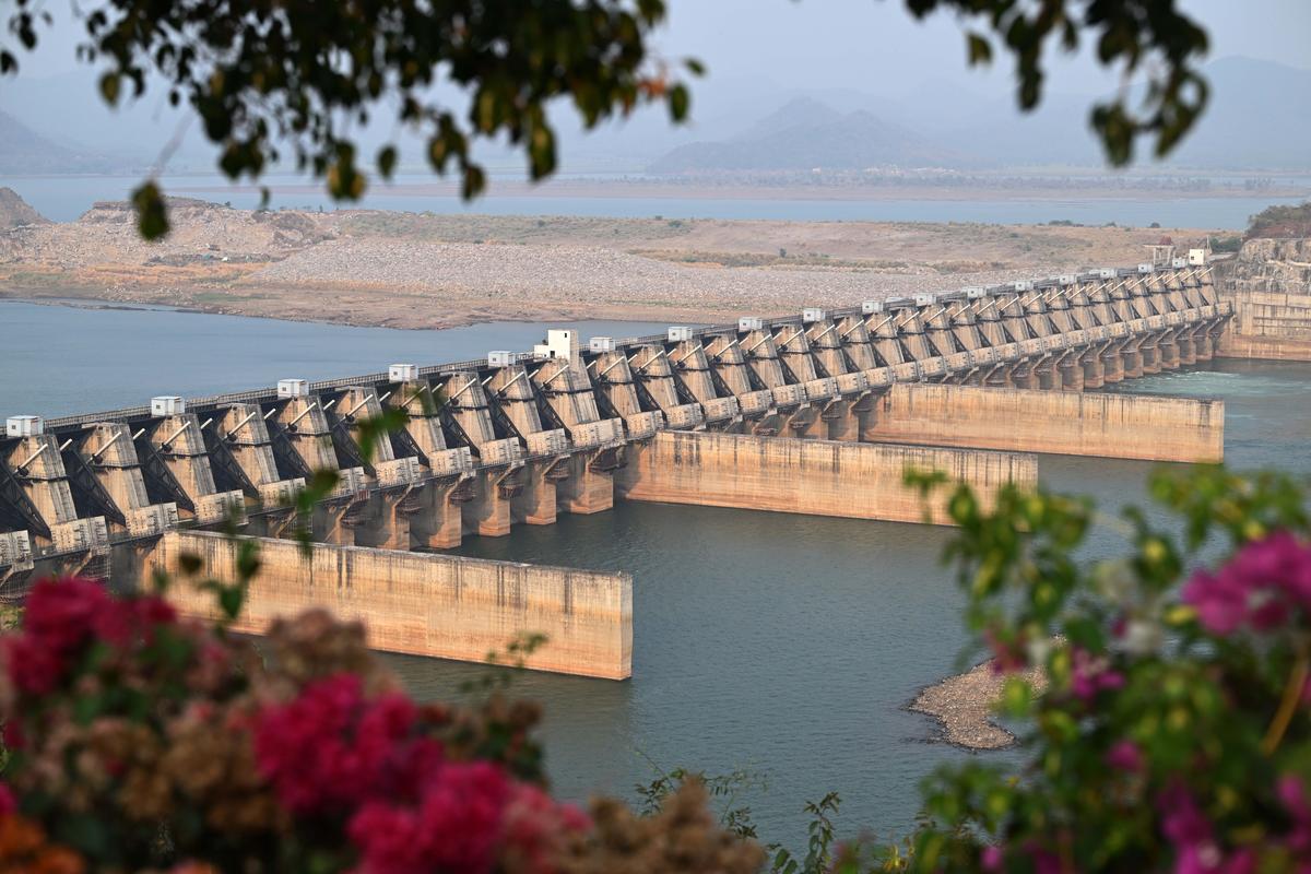 Centre Holds Back Clearance for Polavaram-Banakacharla Project