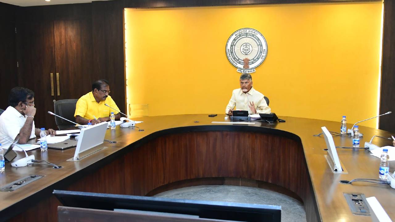 CM Chandrababu Asks To Irrigate Krishna- Godavari Delta Immediately, Brought Forward crop season