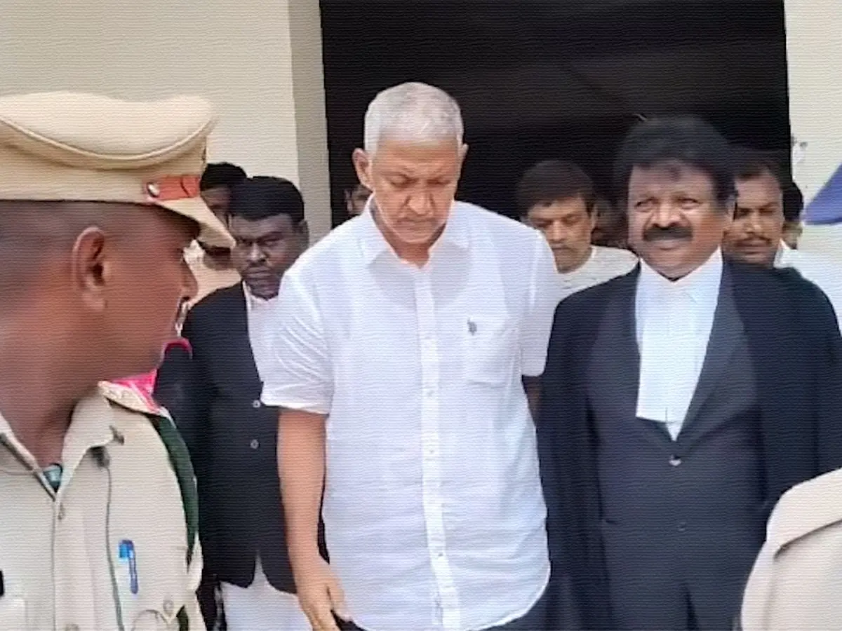 AP Government To Move Supreme Court Against Bail Granted To Vamsi In Illegal Mining Case