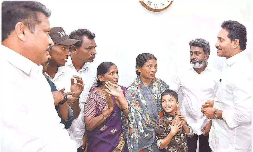 లూర్థు మేరీ నోట వైసీపీ పాట.. ప్యాలెస్ లో ఏం జరిగిందంటే?