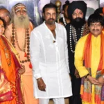 వారితో కలిసి కన్నప్ప చూసిన మోహన్‌ బాబు!