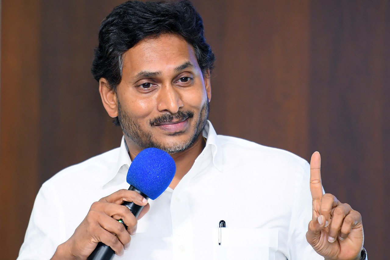 బురద లక్ష్యాలు.. జగన్ బుర్రలేని ప్రశ్నలు!