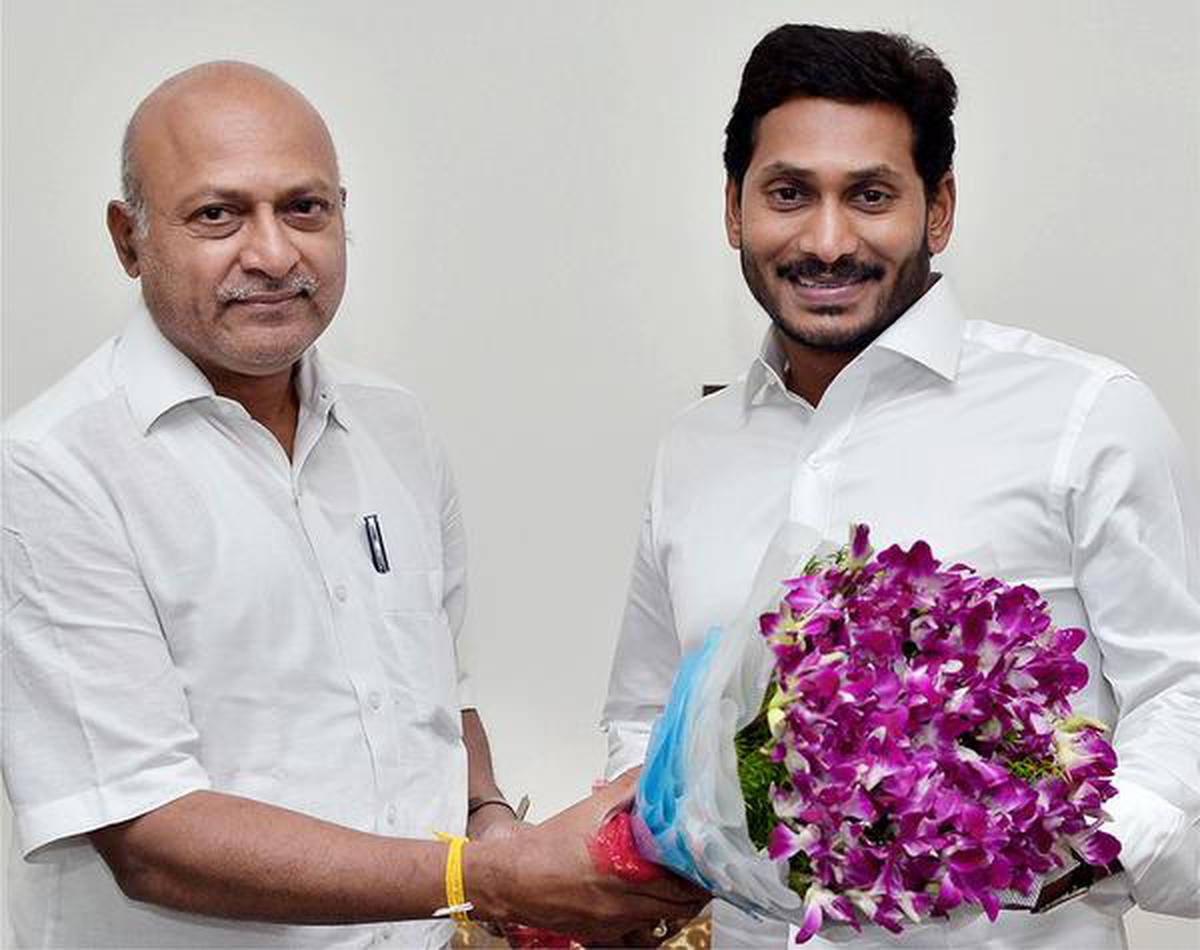 ఆ మాజీ ఐఏఎస్ లిక్కర్ స్కామ్ నిందితుల జాబితాలోకి వస్తారా?