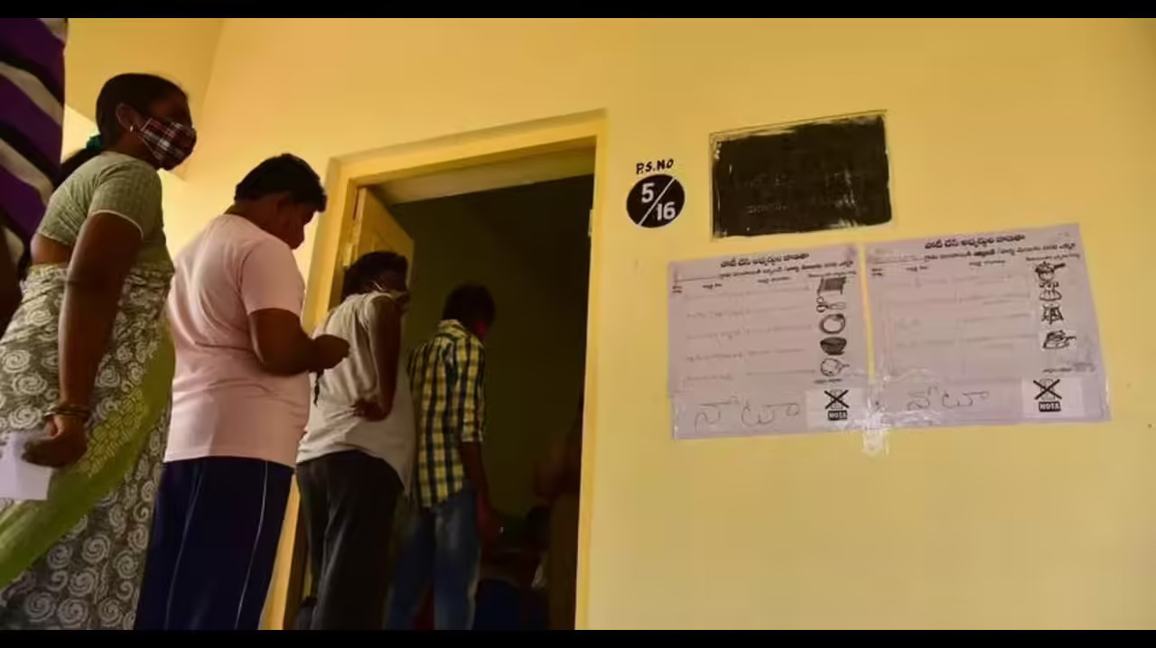 బూత్‌ల మార్పుపై వైసీపీ వణుకుతున్నది ఎందుకు?