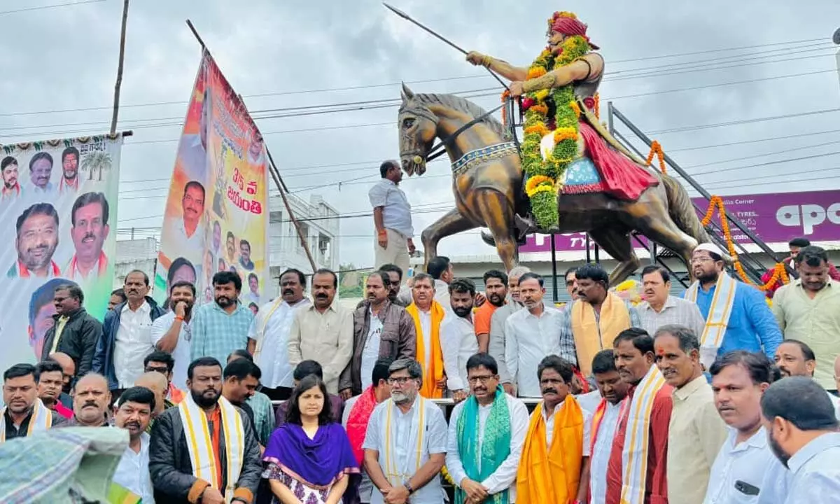 BRS And BJP Commemorates Sardar Sarvai Papanna Goud’s Birth Anniversary