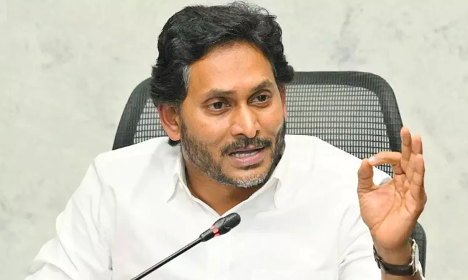 జగన్ కు మొహం చెల్లడం లేదు పాపం..!