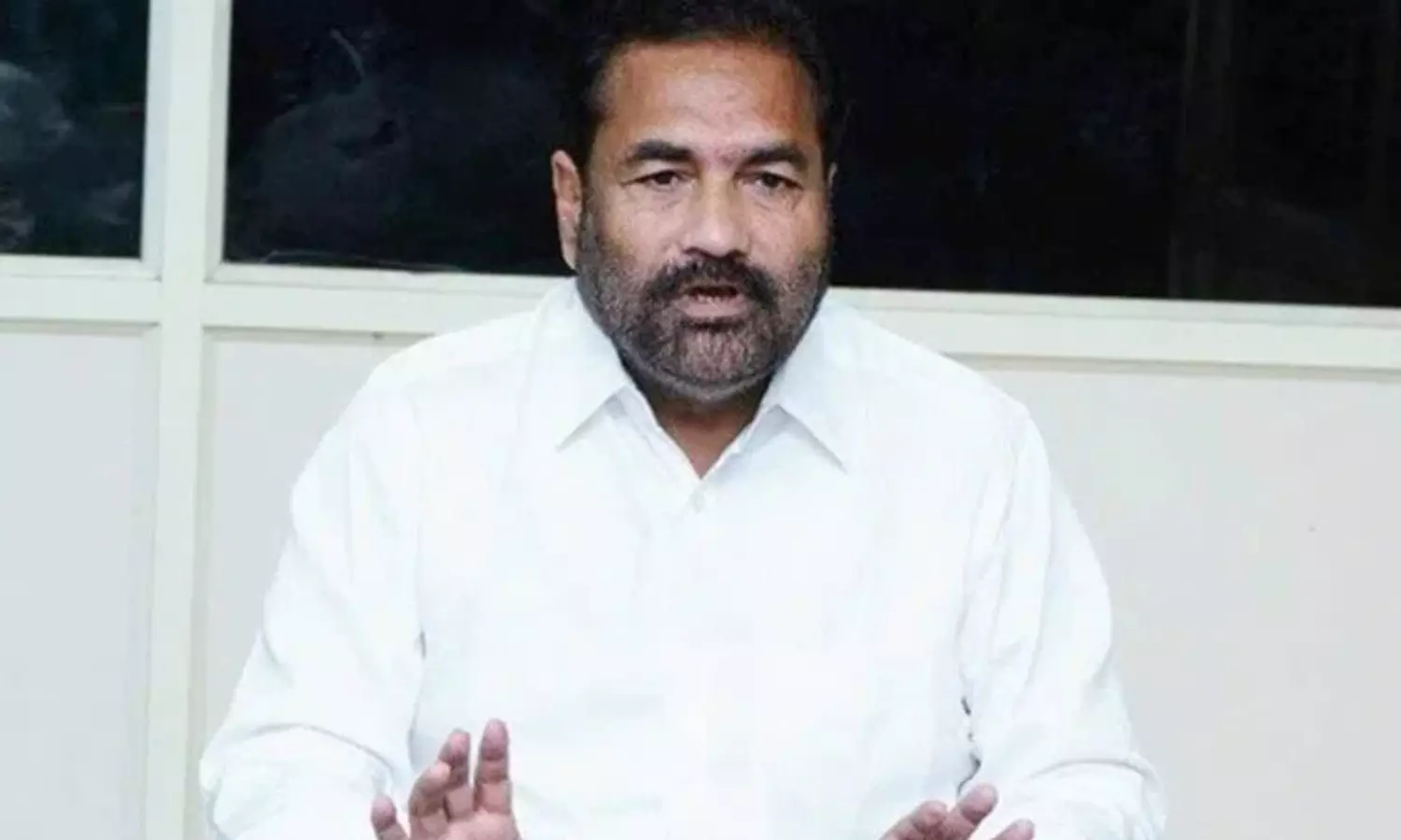 పెరోల్ వ్యవహారంలో వైసీపీ గురివింద నీతి!