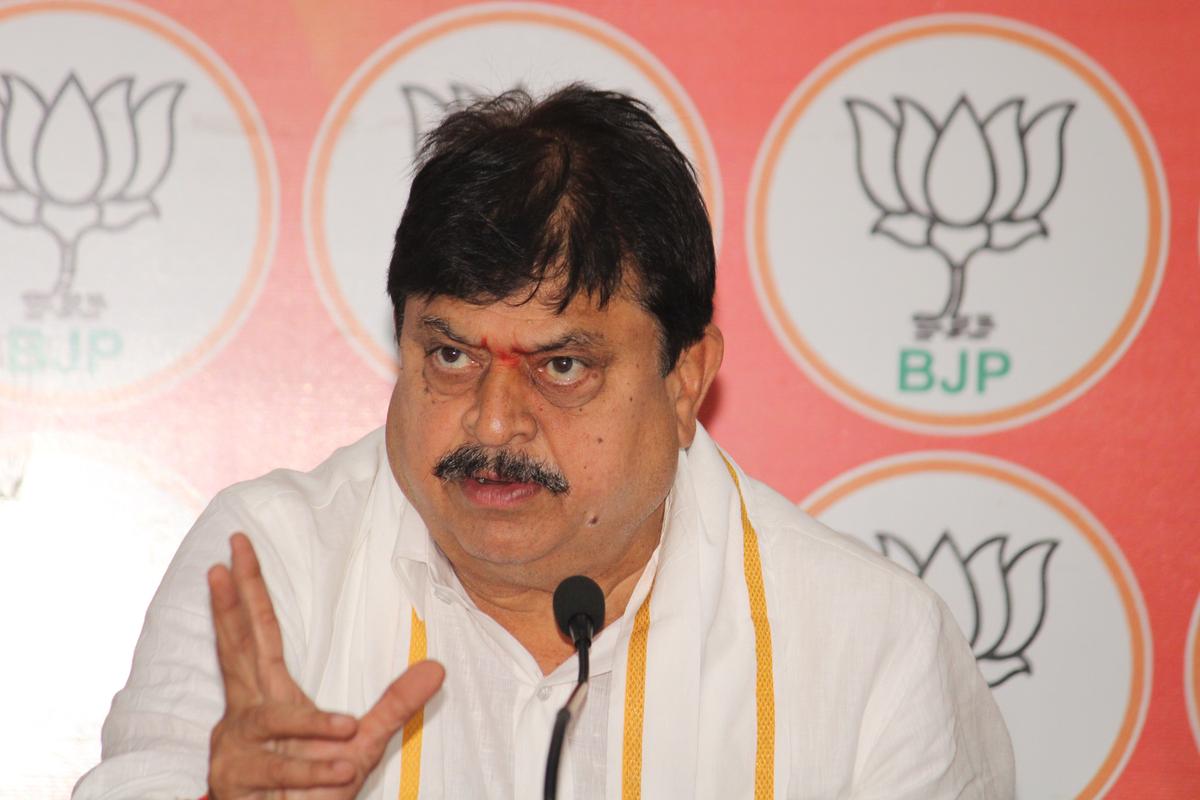 BJP state chief Rao Asks Farmers Not To Buy Urea In Black Market, As There Is No shortage