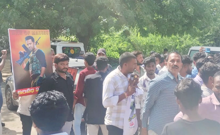 Tension In Anantapur As Junior NTR Fans Tried To storm The TDP MLA’s Residence Again