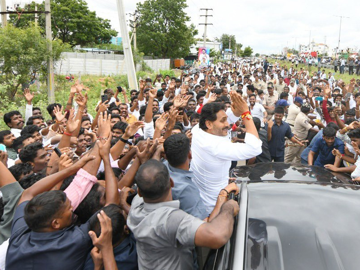 జగన్ ది ‘ఐరన్ లెగ్’ నా?.. పెళ్లిలోనైనా విధ్వంసమే!