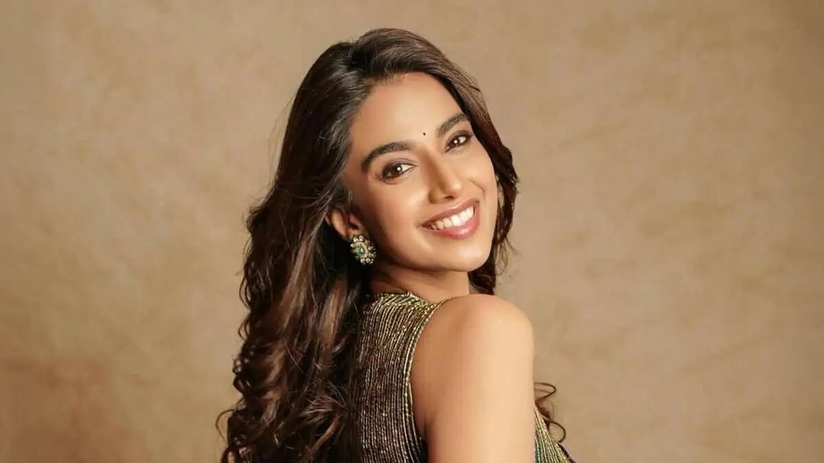 Meenakshi Chaudhary to Make Bollywood Debut