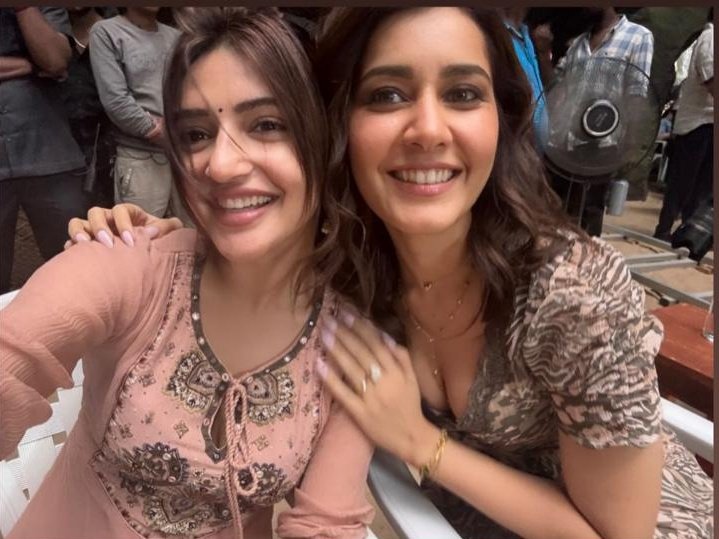 ముద్దుగుమ్మల చిలిపి ఆటలు!