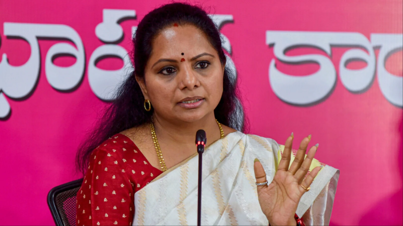 Kavitha slams some people Brought stain on A spotless KCR