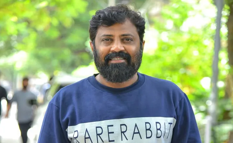 చెప్పుతో కొట్టుకున్న డైరెక్టర్!