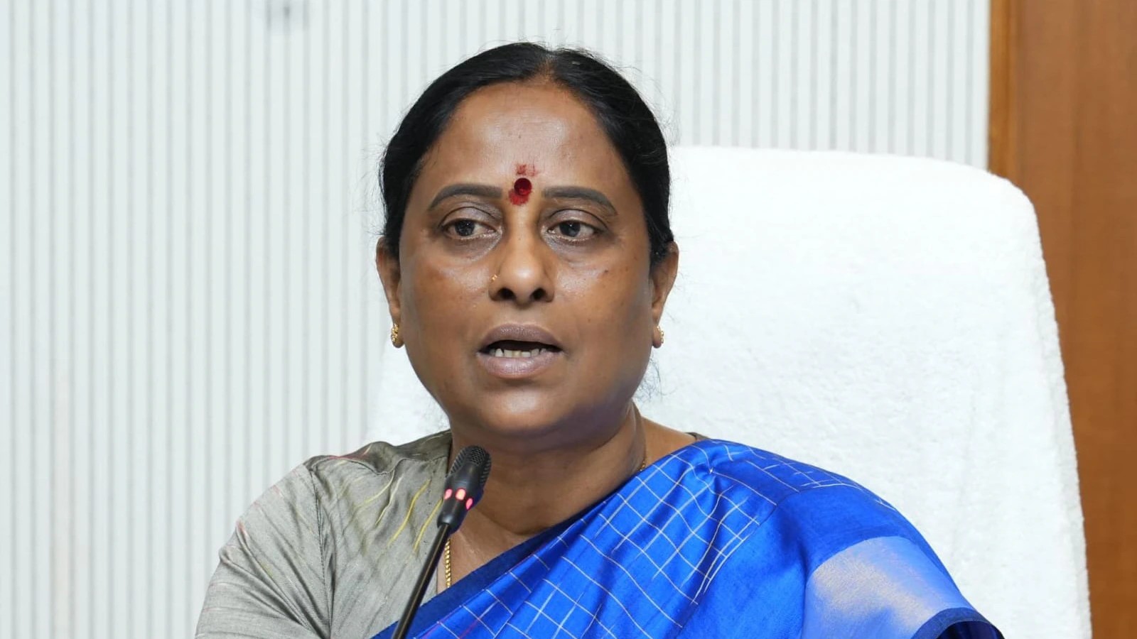Konda Surekha avoided Cabinet meet, Meenakshi Natarajan assures her to resolve issues