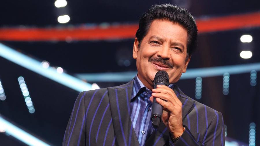 చిరు కోసం లెజండరీ సింగర్‌!