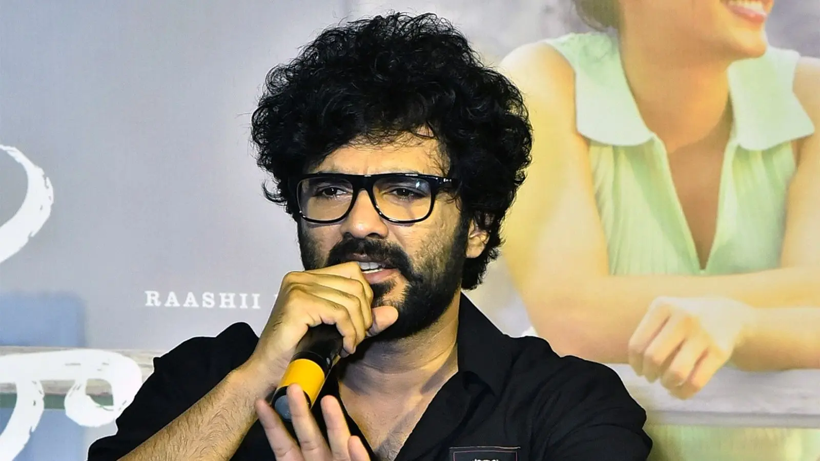 Siddu Jonnalagadda Reacts to Controversial Question from Female Journalist